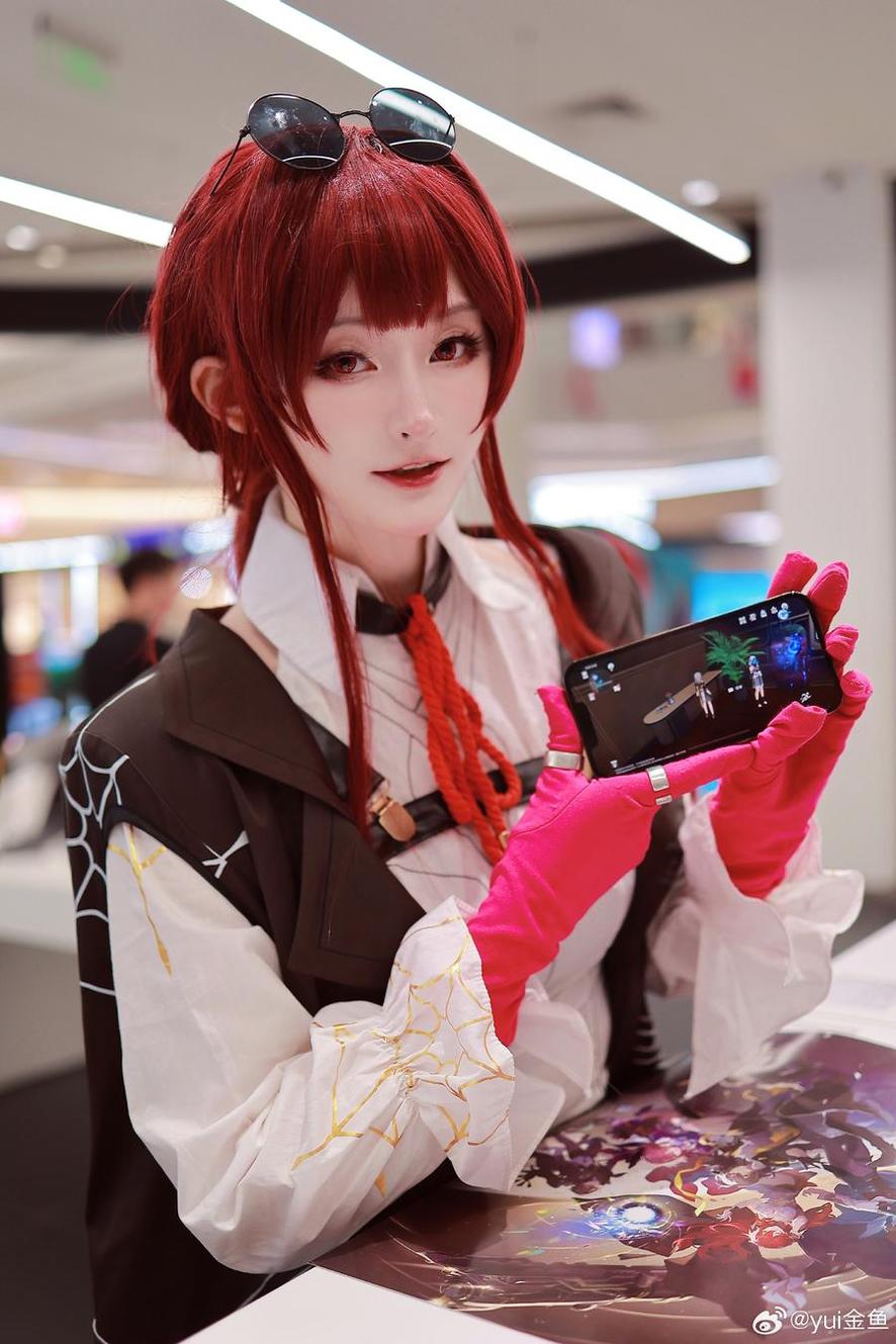 雅致独特的yui金鱼阿拉伯舞cosplay作品，完美分享精彩瞬间