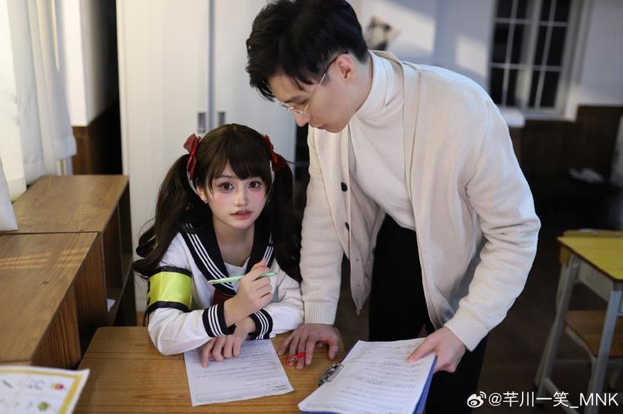 一笑芳香沁cos修女图片，细节之处彰显精致之美