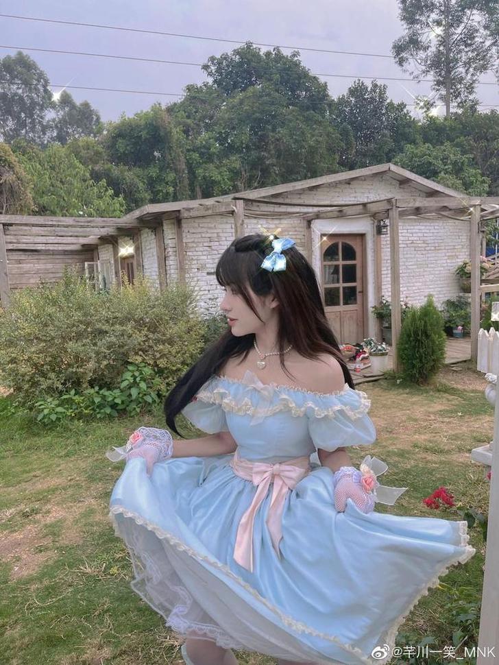带你穿越时空，感受不同的美丽世界，一笑芳香沁免费资源图包带你滑翔