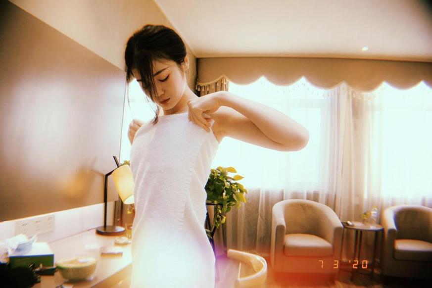 一米八的大梨子美图集，收录最精美的妆容图片
