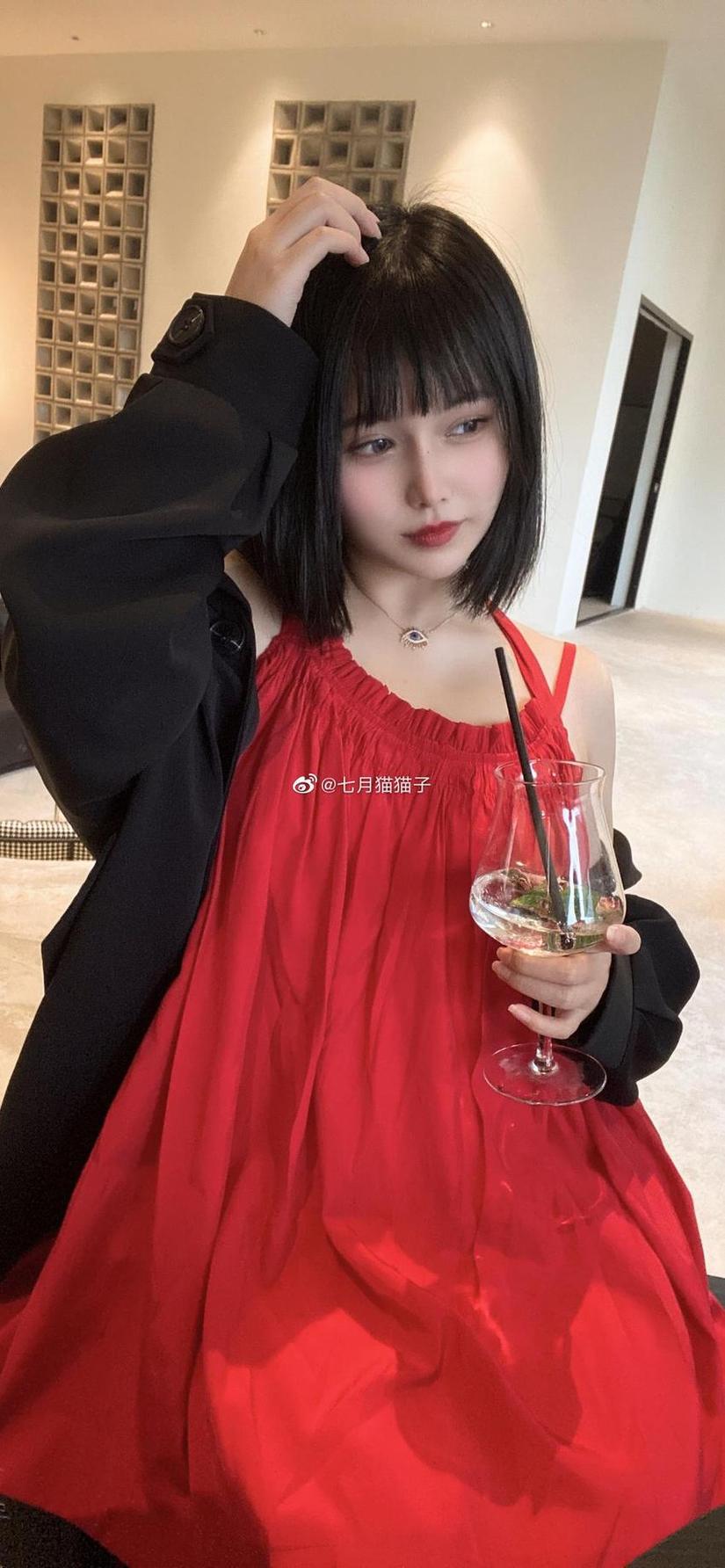 这些七月喵子体操服壁纸作品代表着cos界的一股新风