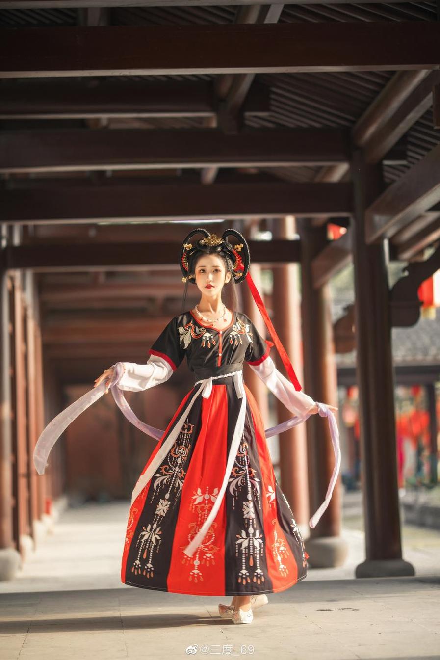 三度69赤夏白裙：史上最完美图包，铁粉必备