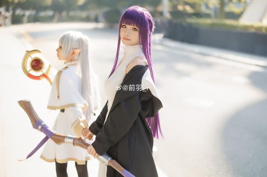 前羽rr黑色作品的视觉盛宴，让人陶醉于她的美妙世界