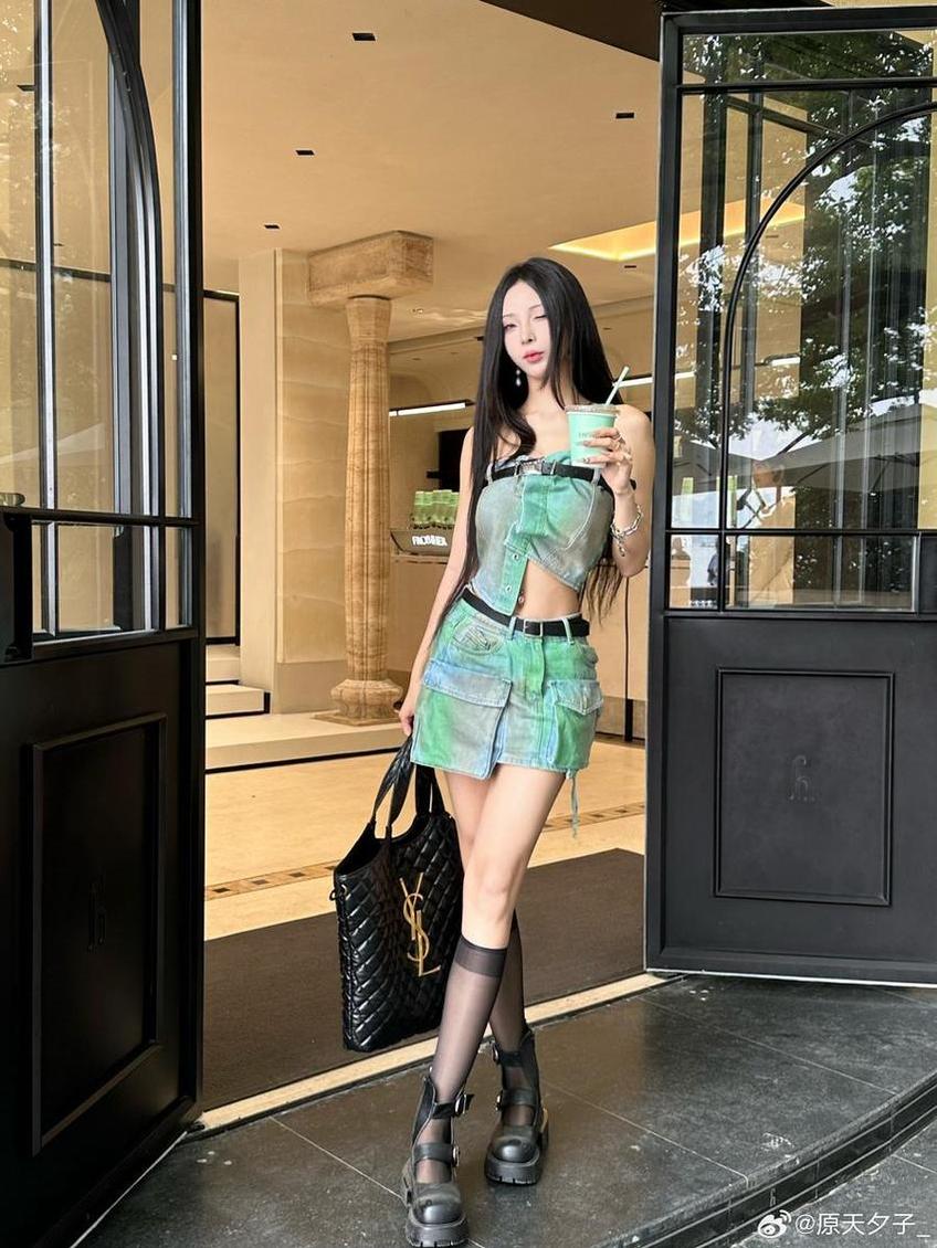 原天夕子纹身：色艳如霓，真实再现coser外貌的原图。