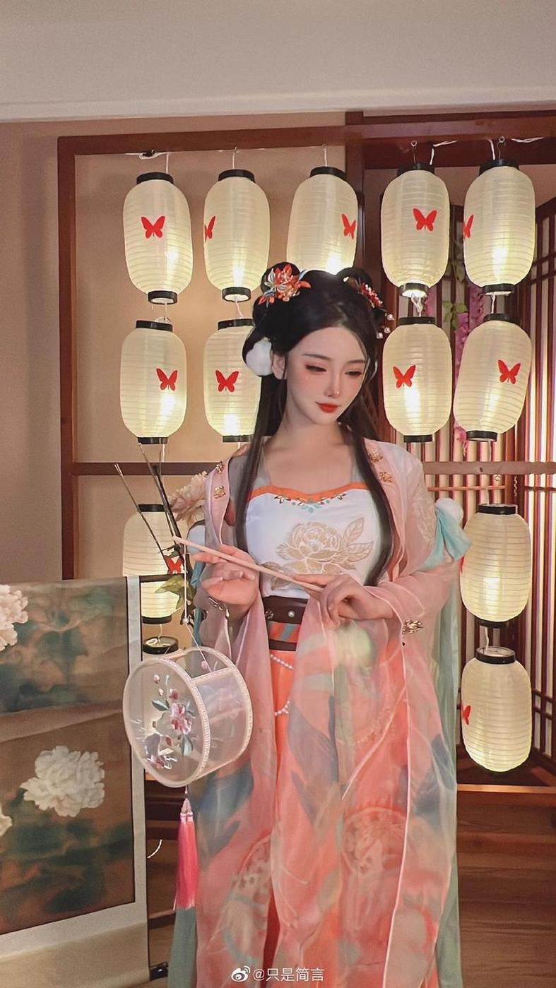今天来分享一波只是简言口水拉丝的cos作品