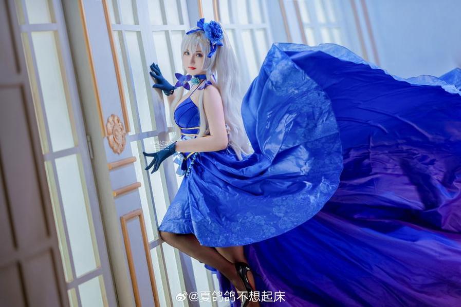 夏鸽鸽不想起床浴缸红丝带cosplay，更多真人照片饱览无遗