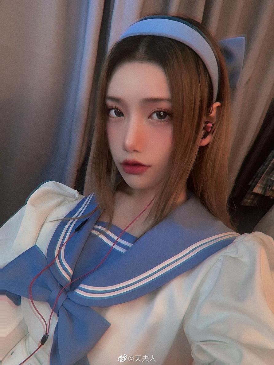 微博天夫人的名字，手腕一转，转瞬即逝的绝美COS照片。