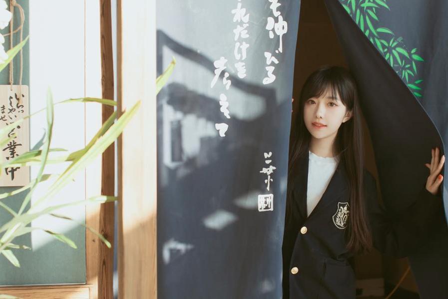 小鹿鹿shika苗族cos照片原图，清晰到让人心动