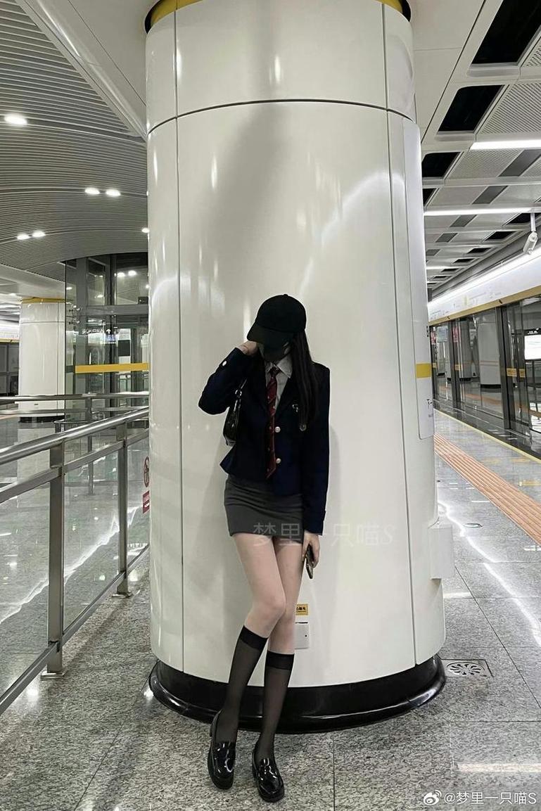 梦里一只喵re：无删美图，尽享视觉盛宴