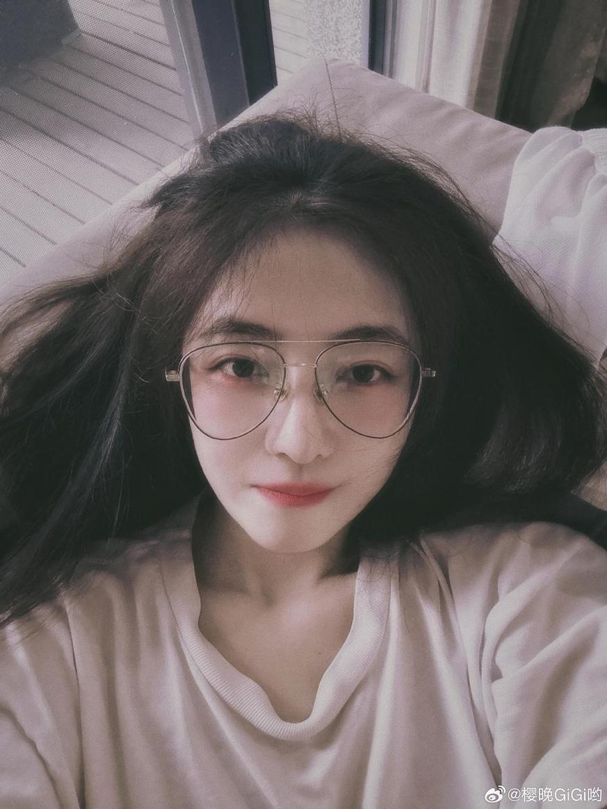 色彩斑斓的樱晚gigi微博里被和谐的照片美图，定制一份送给自己吧
