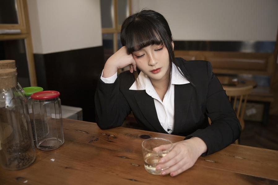 更新啦！“洛璃lolisama写真下载”里面有很多精选出来的照片，千万不能错过