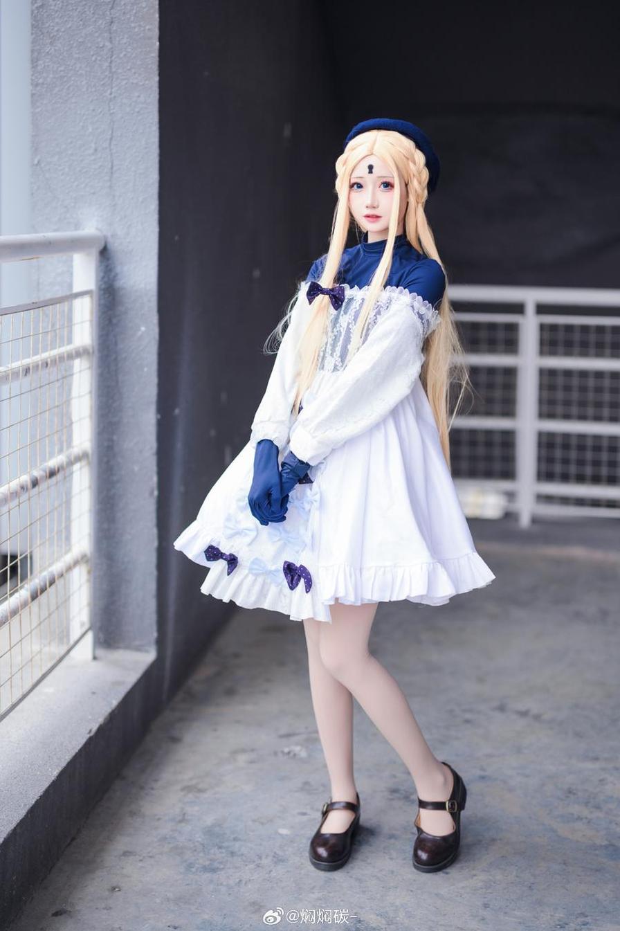 焖焖碳cosplay图包：集美貌与才艺于一身