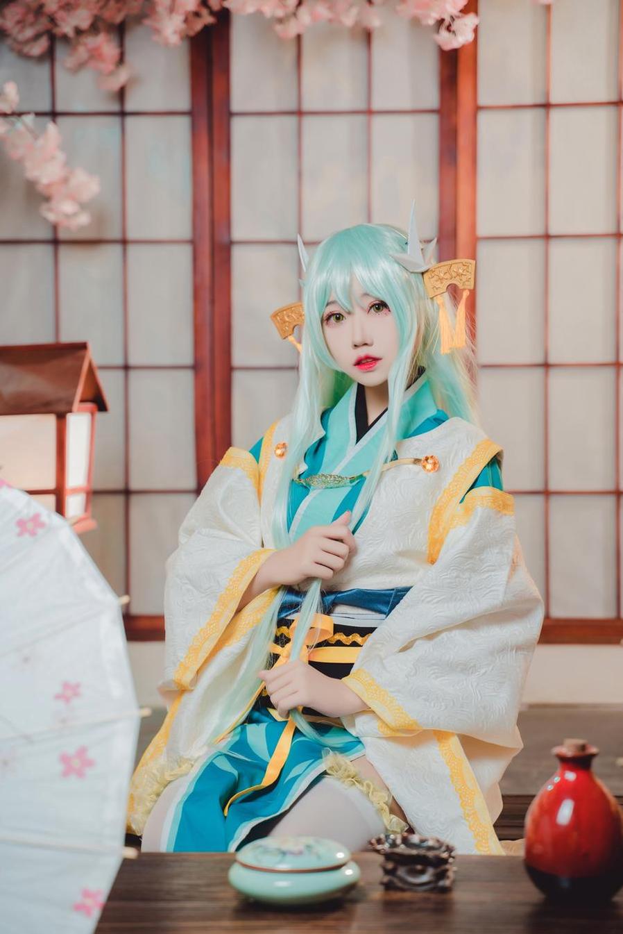 猫君君伊莉雅的美貌，被套图尽情展示