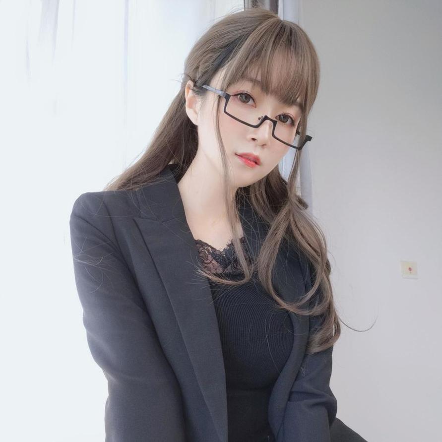 躲开世俗，我要成为白银81cosplay的主角