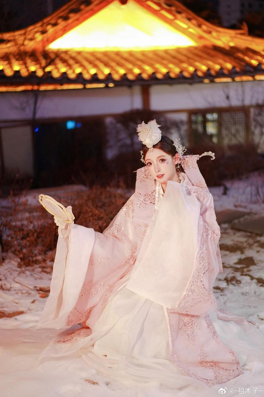 经典祖木子写真图包，让你沉浸在动漫世界