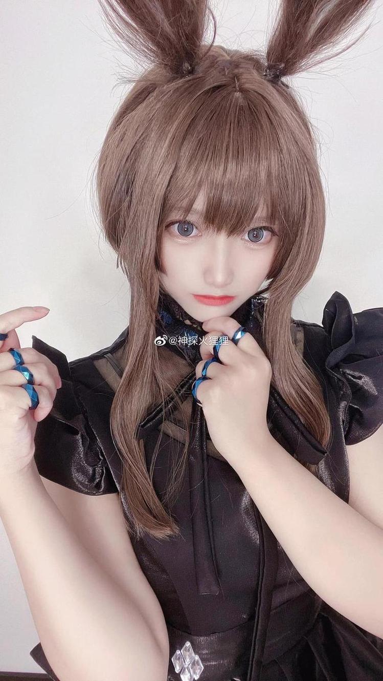 神探火狸狸cos原神的造型和服饰都超级精致，这个“原神cos精选”一定要看看