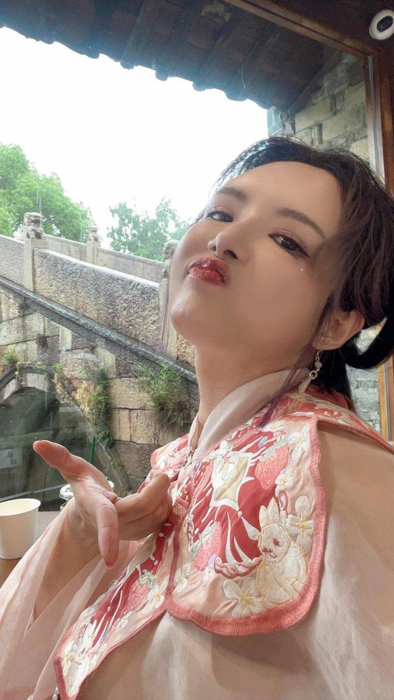 享受美好秋日，秋与柯基贴吧共享高清照片