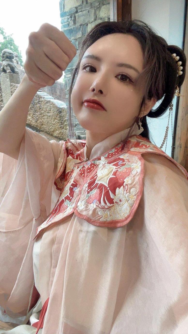 秋和柯基电车美图，只有传说中的好看