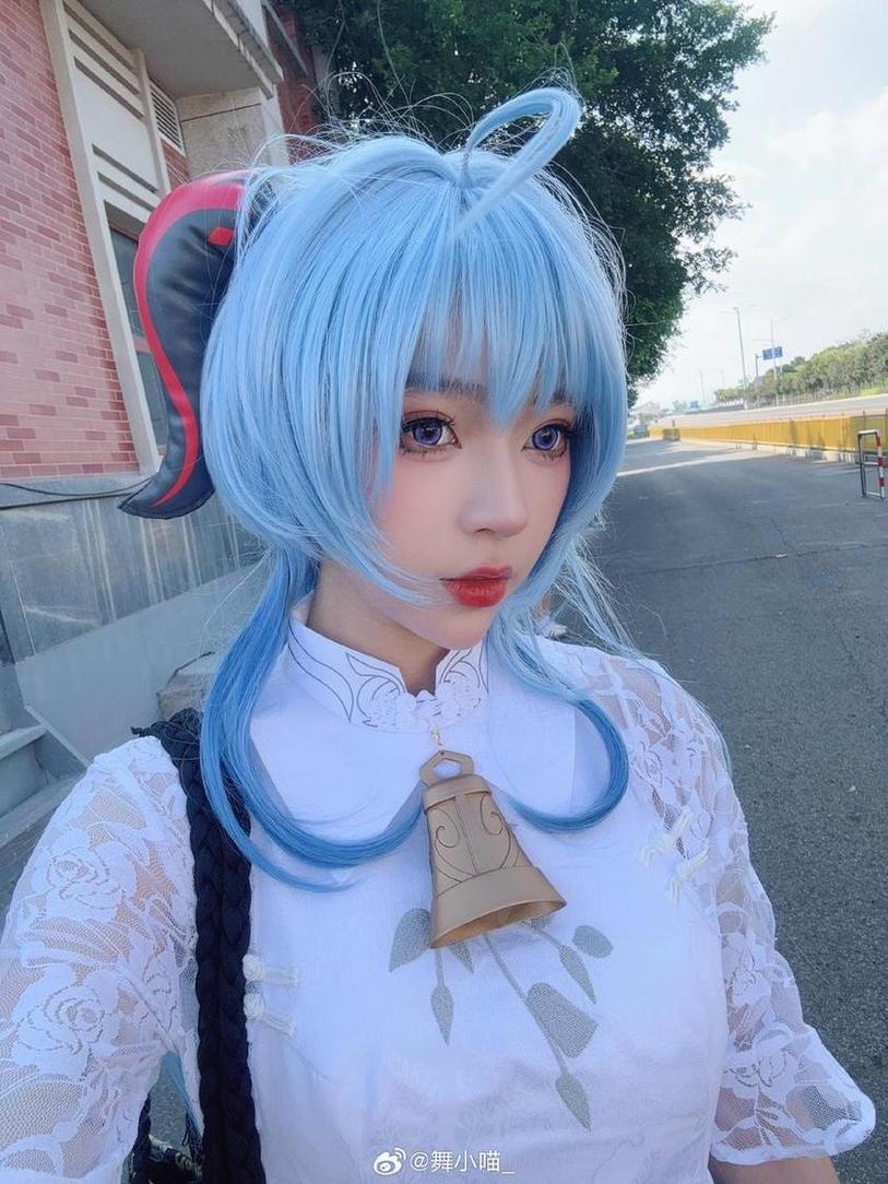 舞小喵蓝色吊带上衣：与众不同的cosplay原图。