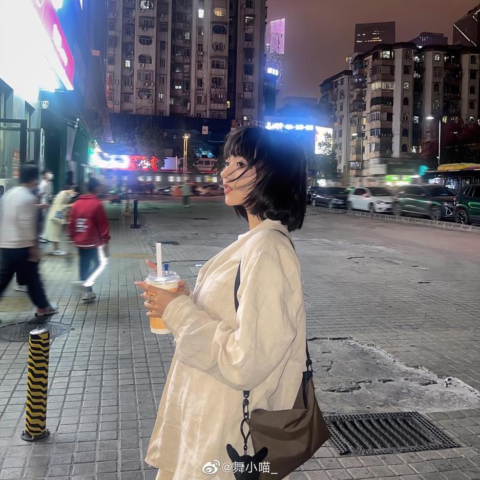 舞小喵早期摄影代表作，风格独特，色彩鲜明