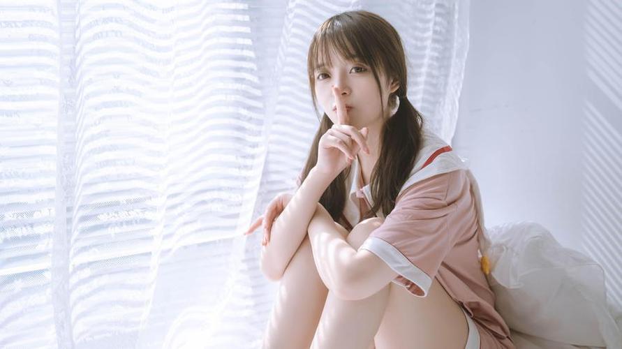 唯美草莓味的奈奈兔古董店人偶美图，仿佛走进梦中仙境。