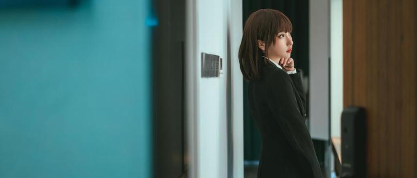 蠢沫沫黄豆粉cos图：照片中的萌妹子，让人忍不住爱上她