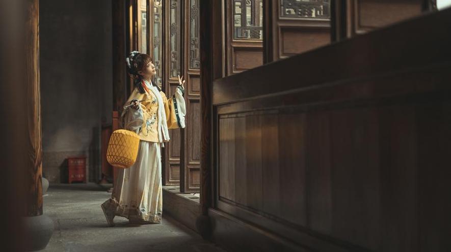 一次呈现“蠢沫沫蕾姆coser”的无删图赏析，满足您对蕾姆的所有想象