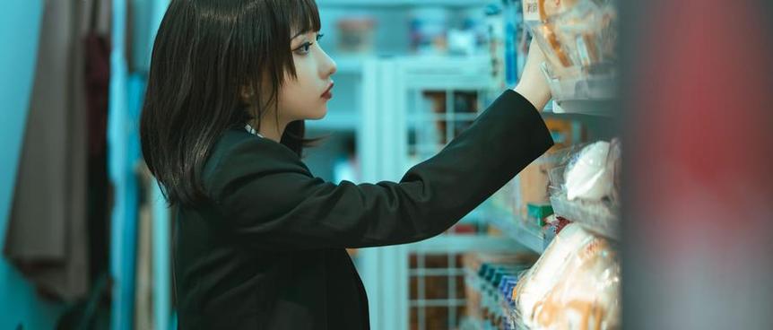 想看cos博主的神仙颜值？蠢沫沫cos君多张美图尽在此处