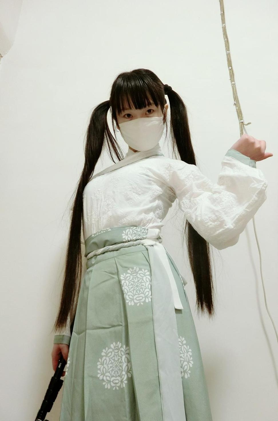 西尔酱初水cos作品：舞台上的魅力女王