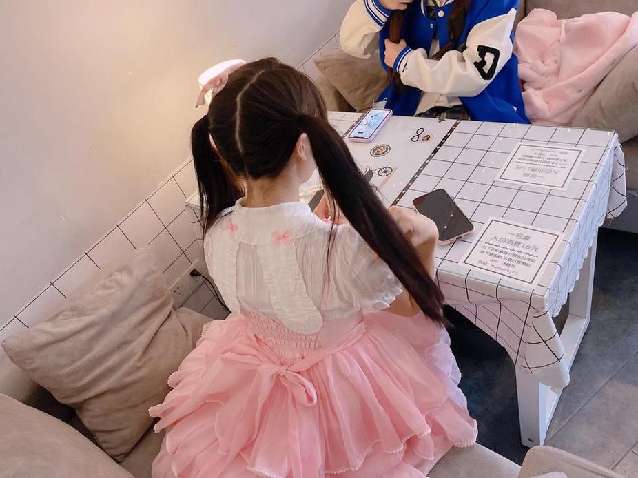 手作双马尾少女赛高酱蓝色校服，享受cosplay的乐趣
