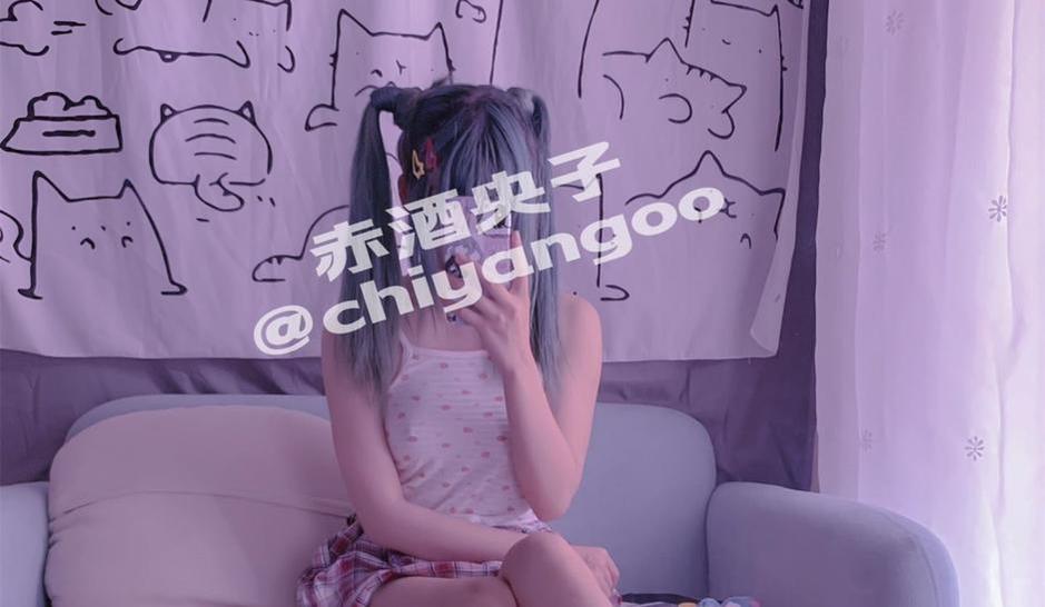 赤酒姬穿拖鞋的照片绝色美图震撼上线，为你呈现coscraft的魅力