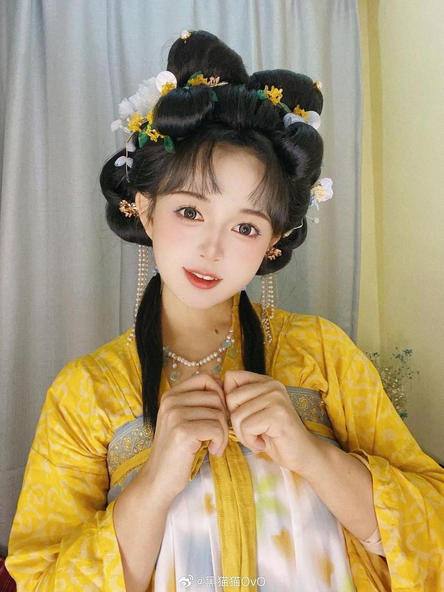 图片来自黑猫猫ovo微博：可爱的兔女郎cos